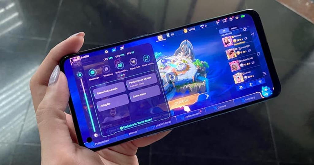 Photo of Ashley playing Mobile Legends Bang Bang on her OPPO A94 with Game Focus Mode on