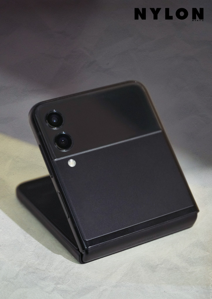 Samung Galaxy Z Flip3 5G in Phantom Black