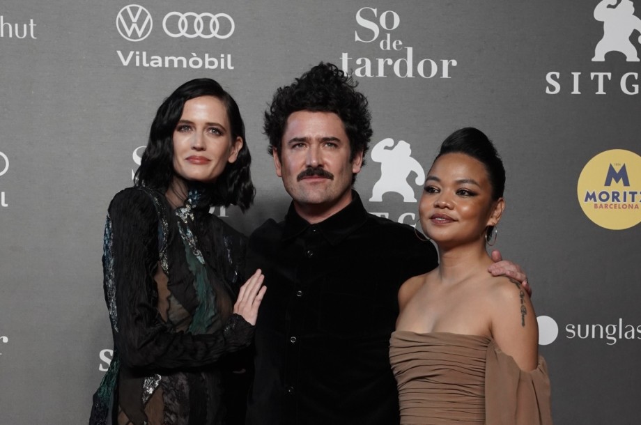 Chai Fonacier with director Lorcan Finnegan and Eva Green at the Sitges Film Festival