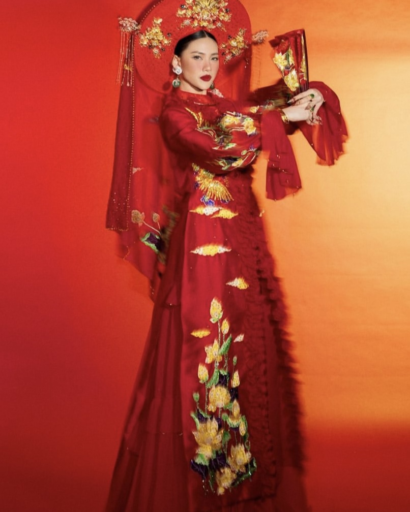 Quynh Hoa Bui National Costume