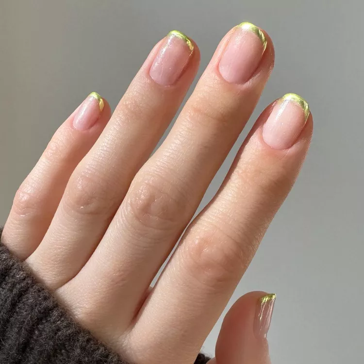 10 Holiday Nail Ideas 2024